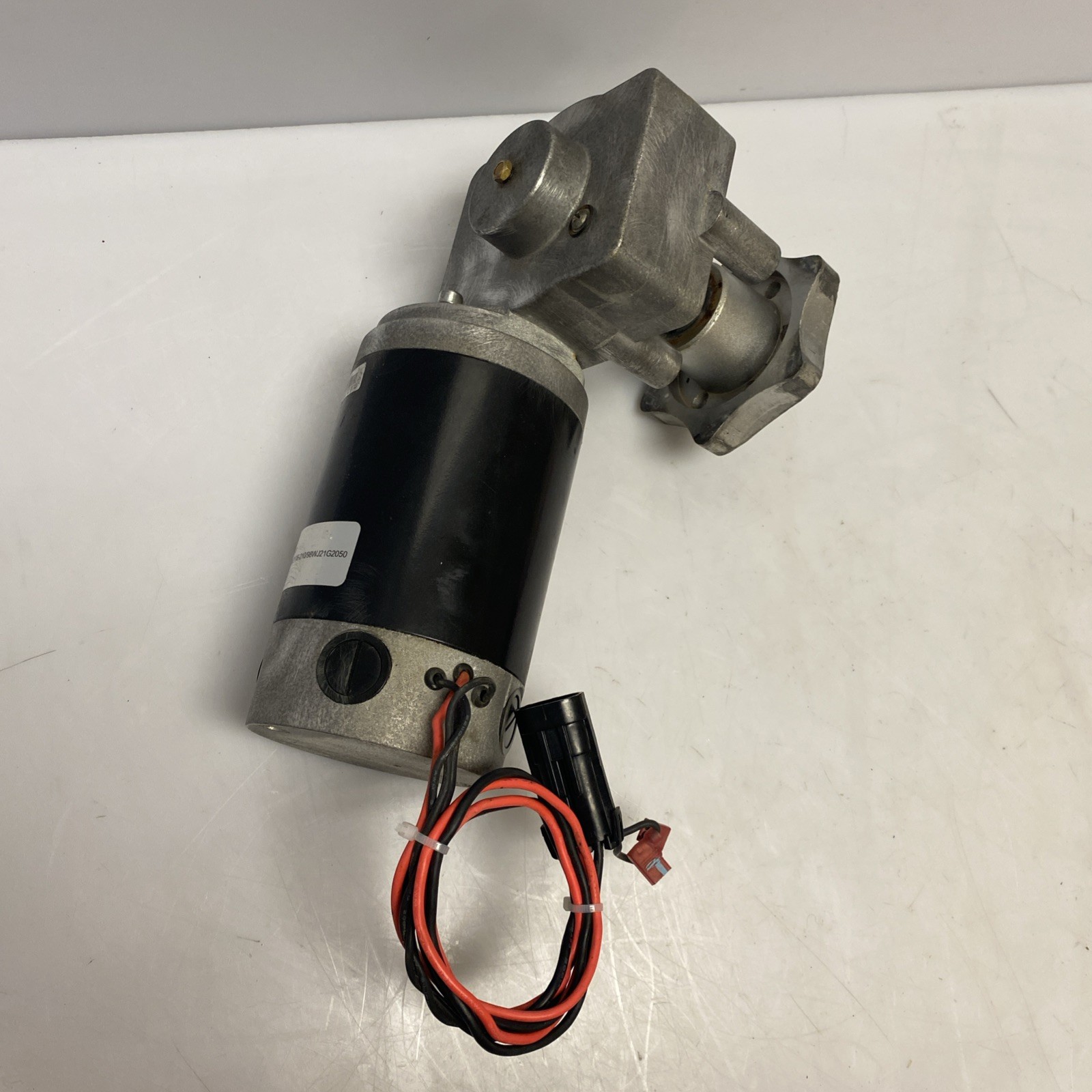 Windsor Karcher Chariot 2 iScrub CSX20 Motor 36Vdc 90 Deg. 1/16 Hp 8.631-985.0