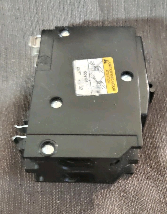 QO2125 – Square D Plug-In 240V 125A 2 pole circuit breaker 10kA@240V New W/O Box