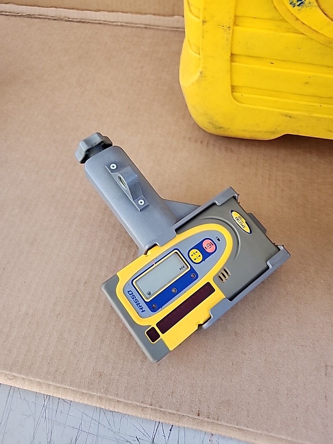 SPECTRA PRECISION LASER LEVEL LL500 W/ HR550 RECEIVER ( Free Shipping)