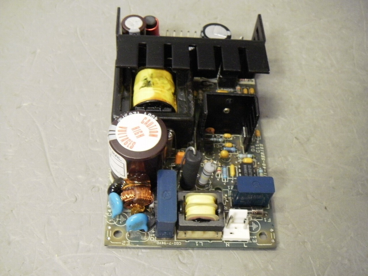 R7FLU1-40-Series 12VDC Power Supply 3.3A Universal Input
