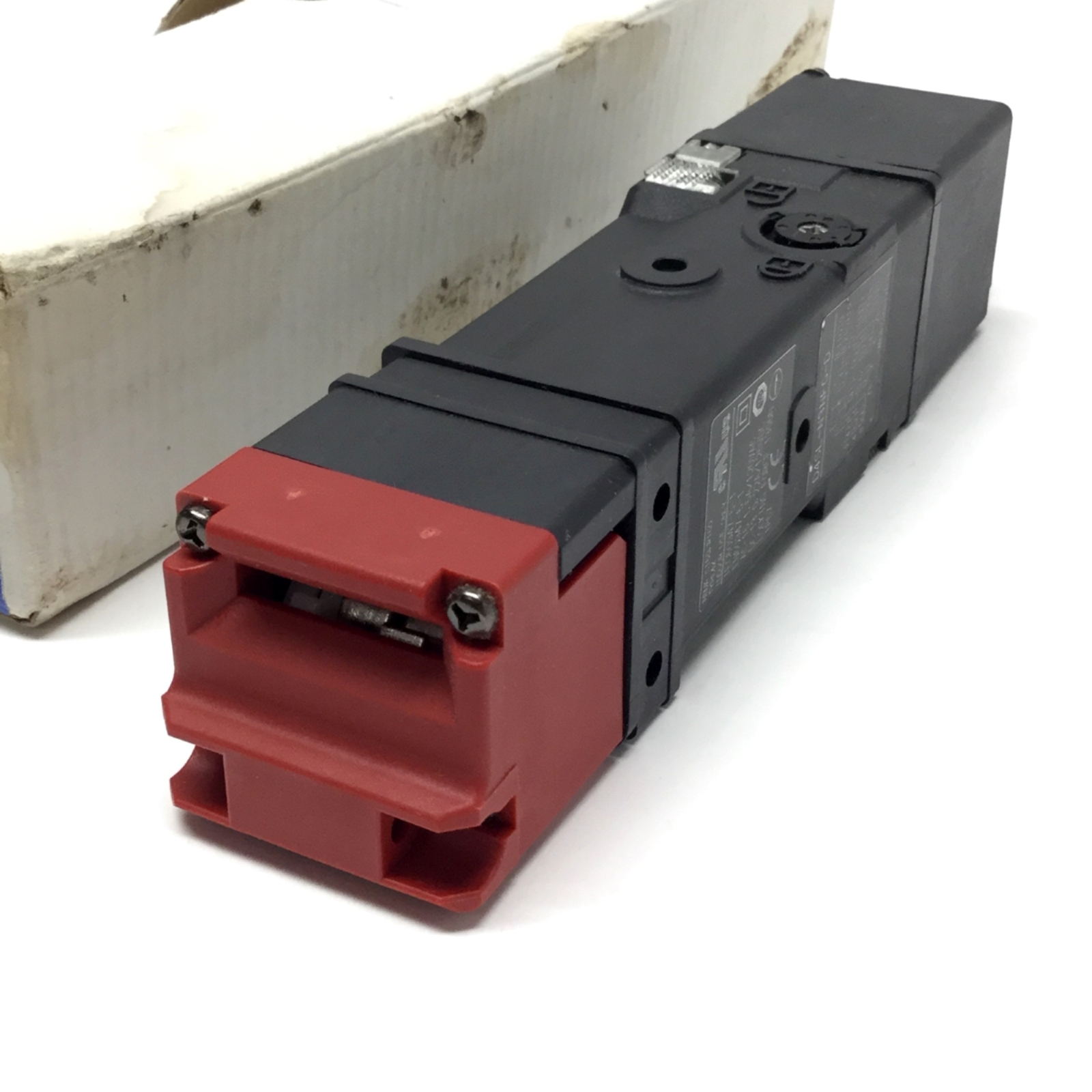 Omron D4SL-N3NFG-DN Safety Door Guard Interlock Switch, 24VDC Coil, 120VAC 1.5A