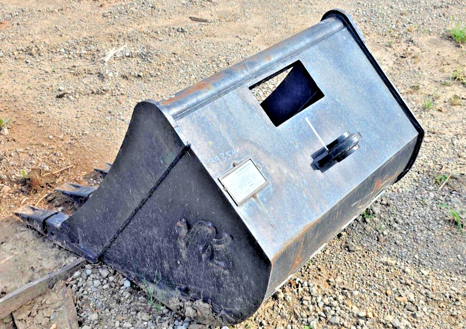 30″ WAIN ROY 5.0 METRIC TON MACHINE BUCKET