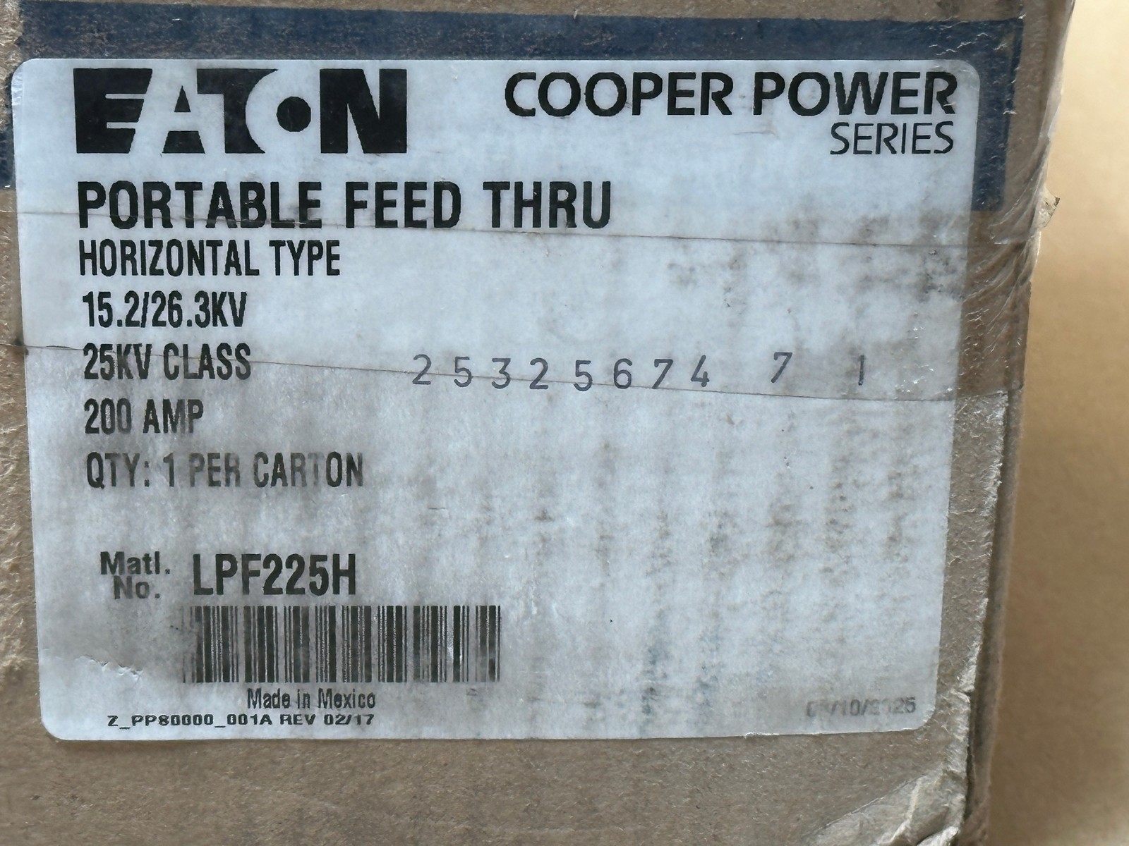 Eaton Cooper Power Series Portable Feed Thru Horizontal 15.2/26.3kV 200A 25kV CL