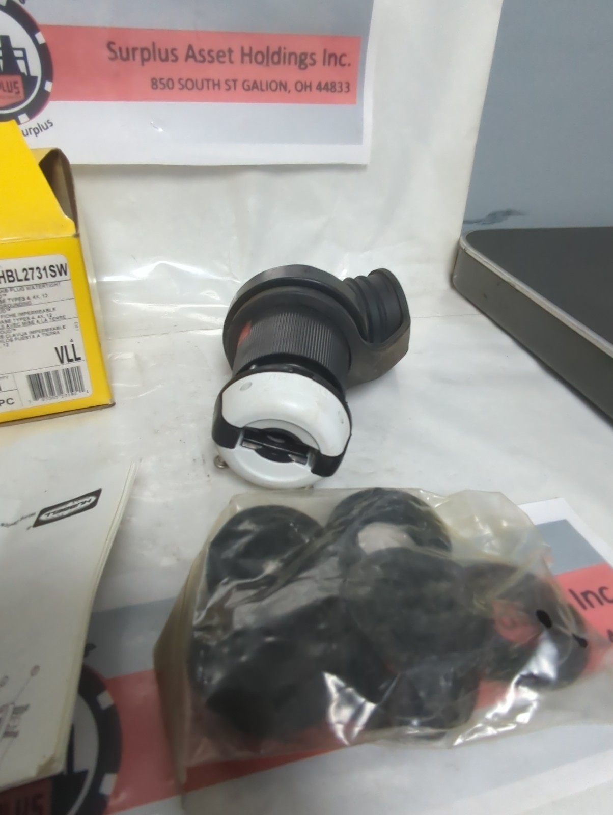 HUBBELL,HBL2731SW,SAFETY-SHROUD TWIST-LOCK WATERTIGHT PLUG 30A 480V NOS