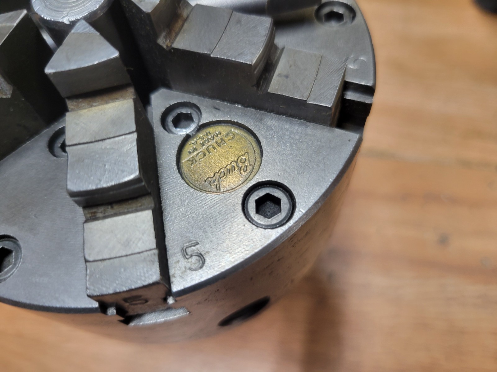 BUCK CHUCK 4″ 6 JAW CHUCK W/ 5MT SHANK