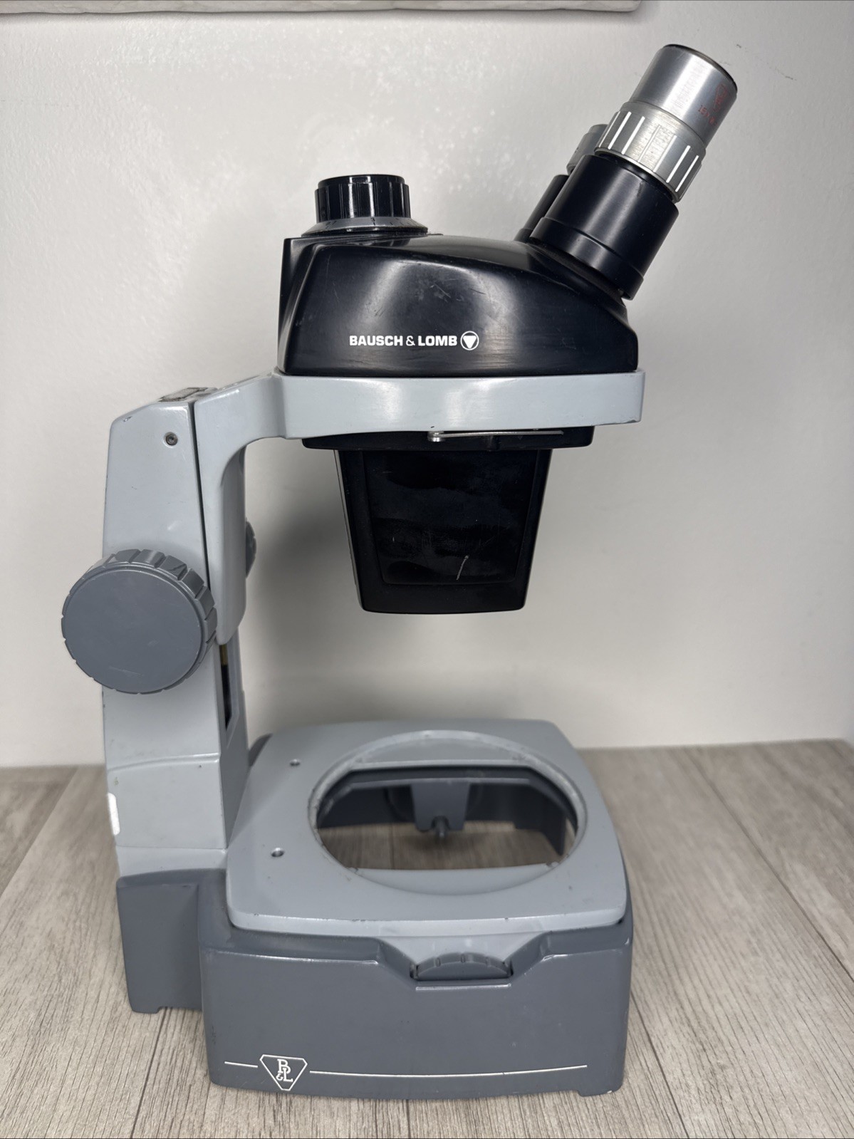 Bausch & Lomb StereoZoom 4 Microscope 0.7x to 3.0x w/ 10x Eyepieces