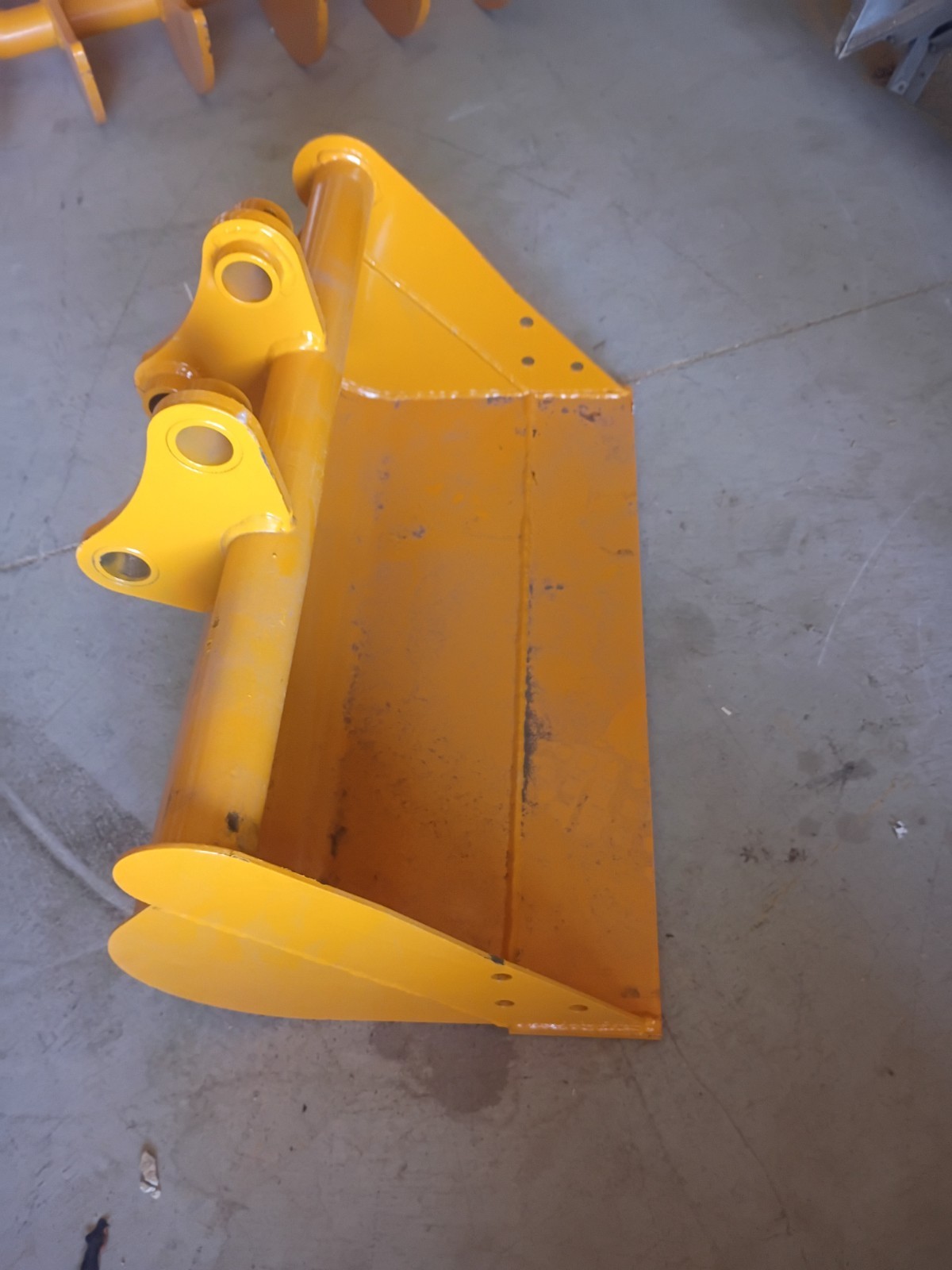 Miva 23″ Inch Flat Scoop Heavy Duty Shovel For CAT 301 Mini Excavator 1-2 Ton