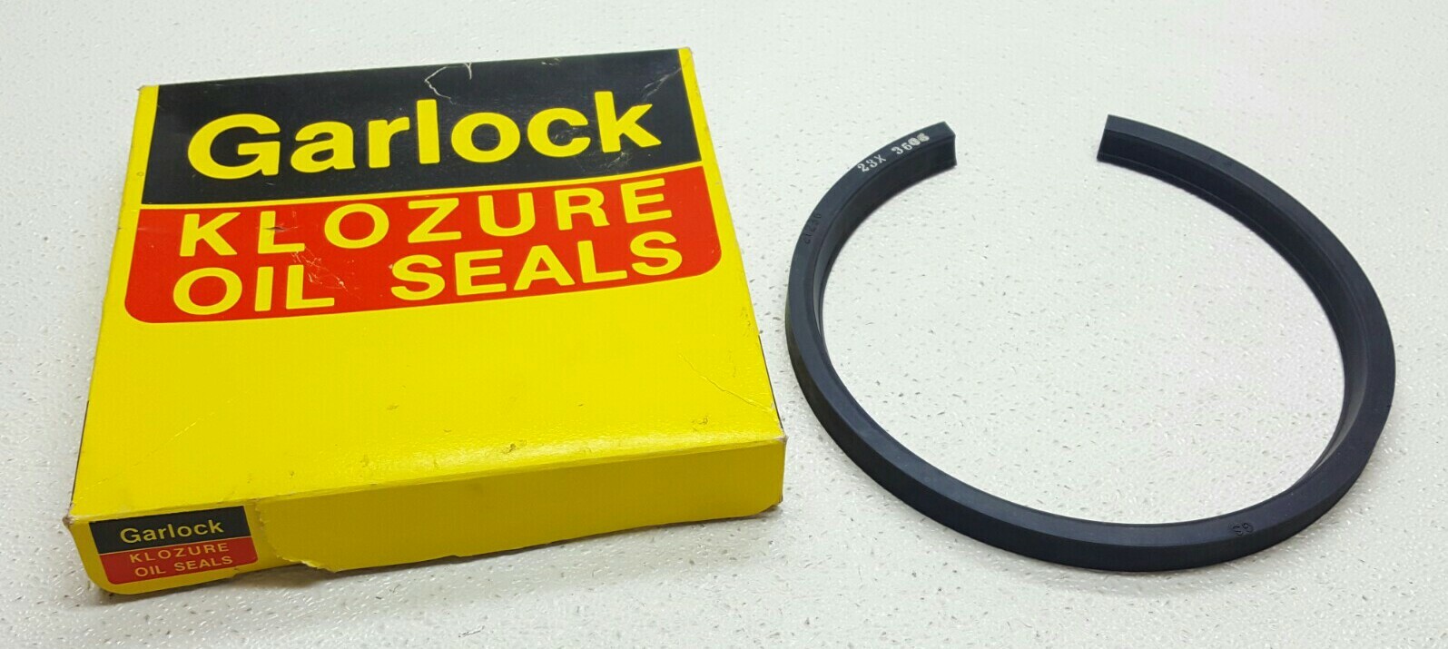 Garlock Klozure 23×3606 Oil Seal Split, 8.250″ x9.500 x .625, 23 x 3606