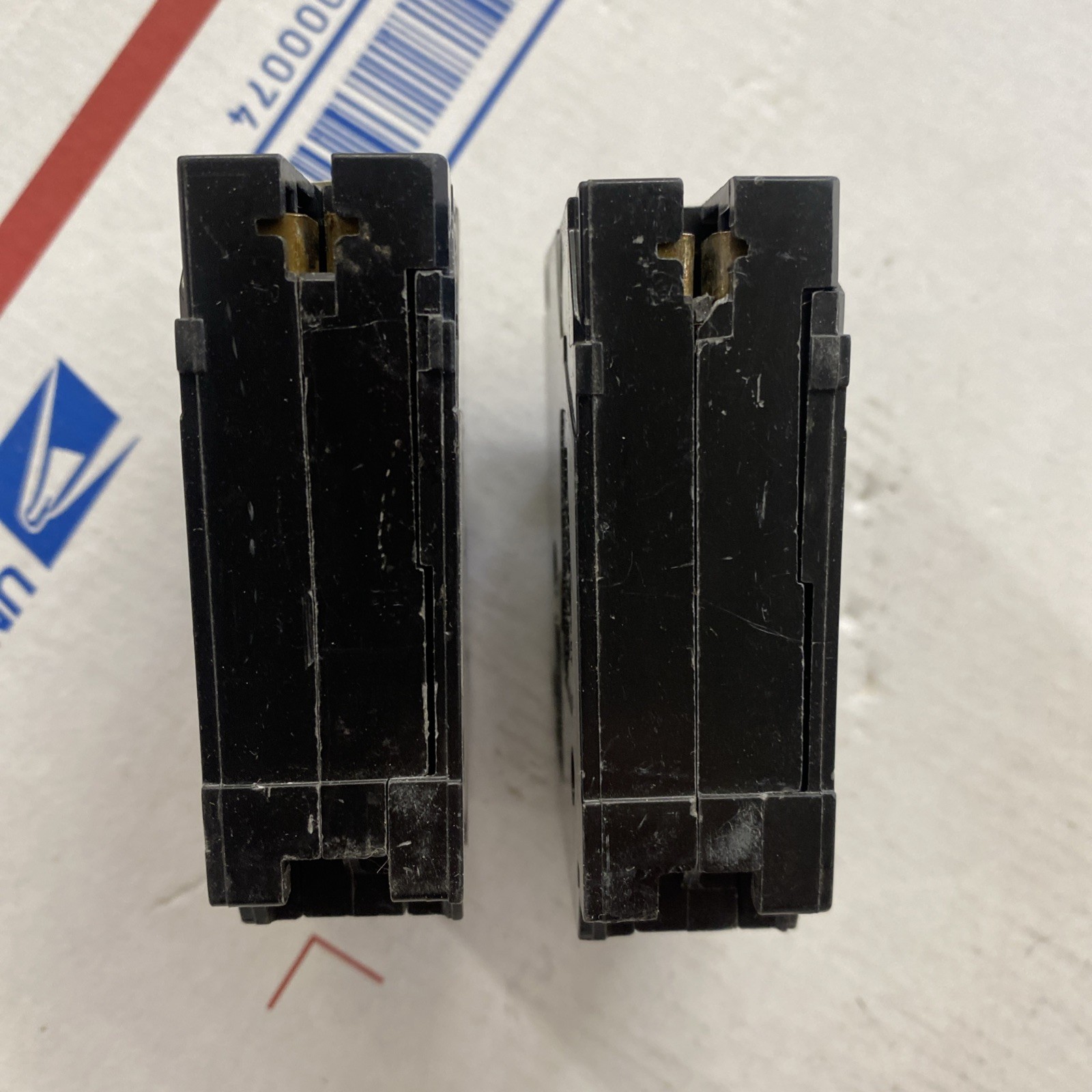 Lot Of 2 Eaton BR2020 20 Amp Tandem Circuit Breaker 2 – 1 Pole 120/240V Type BR