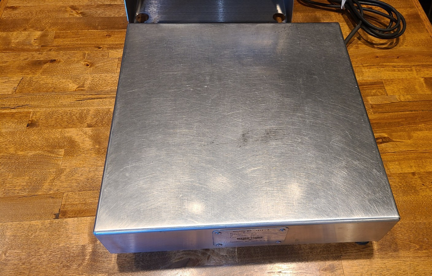 Weigh-Tronix WI-110 Commercial Industrial Scale Monitor with BS-1414-A Platform