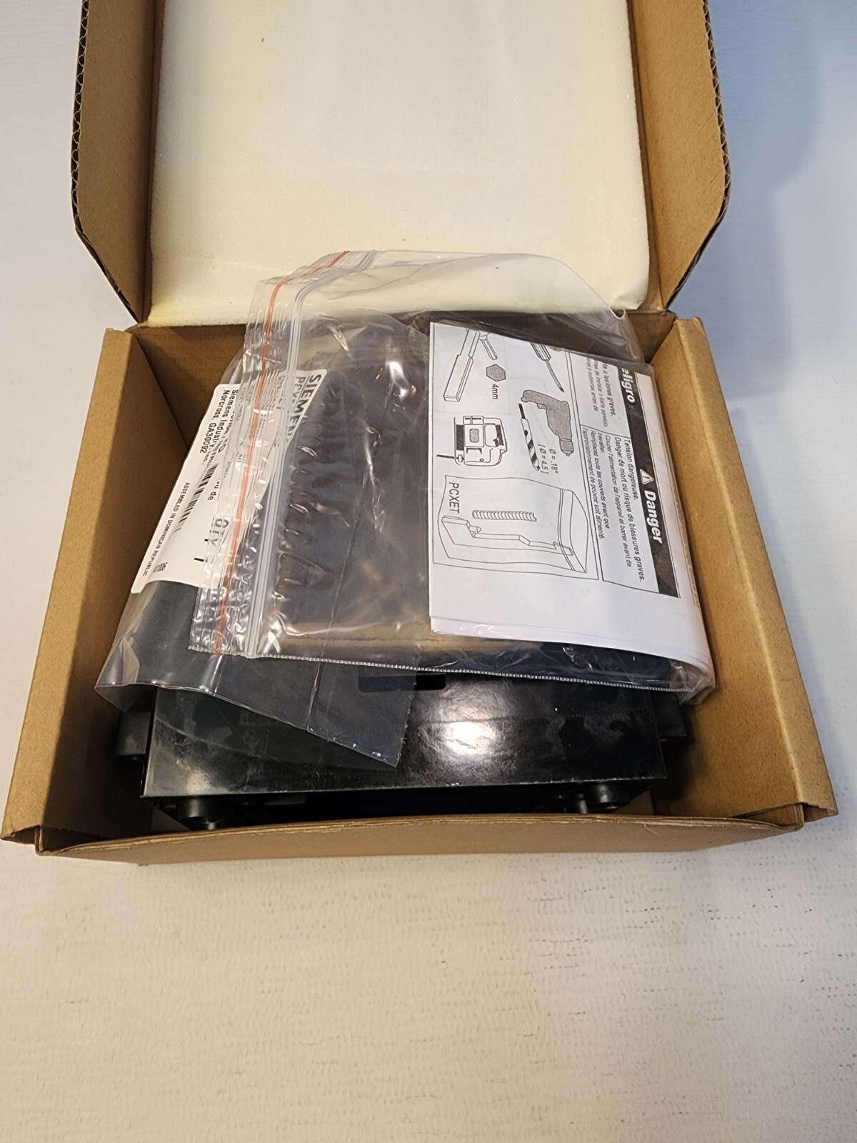 Siemens PCBERC3 – Plug in Mounting Assembly for EG Breaker Frame – 3 Pole