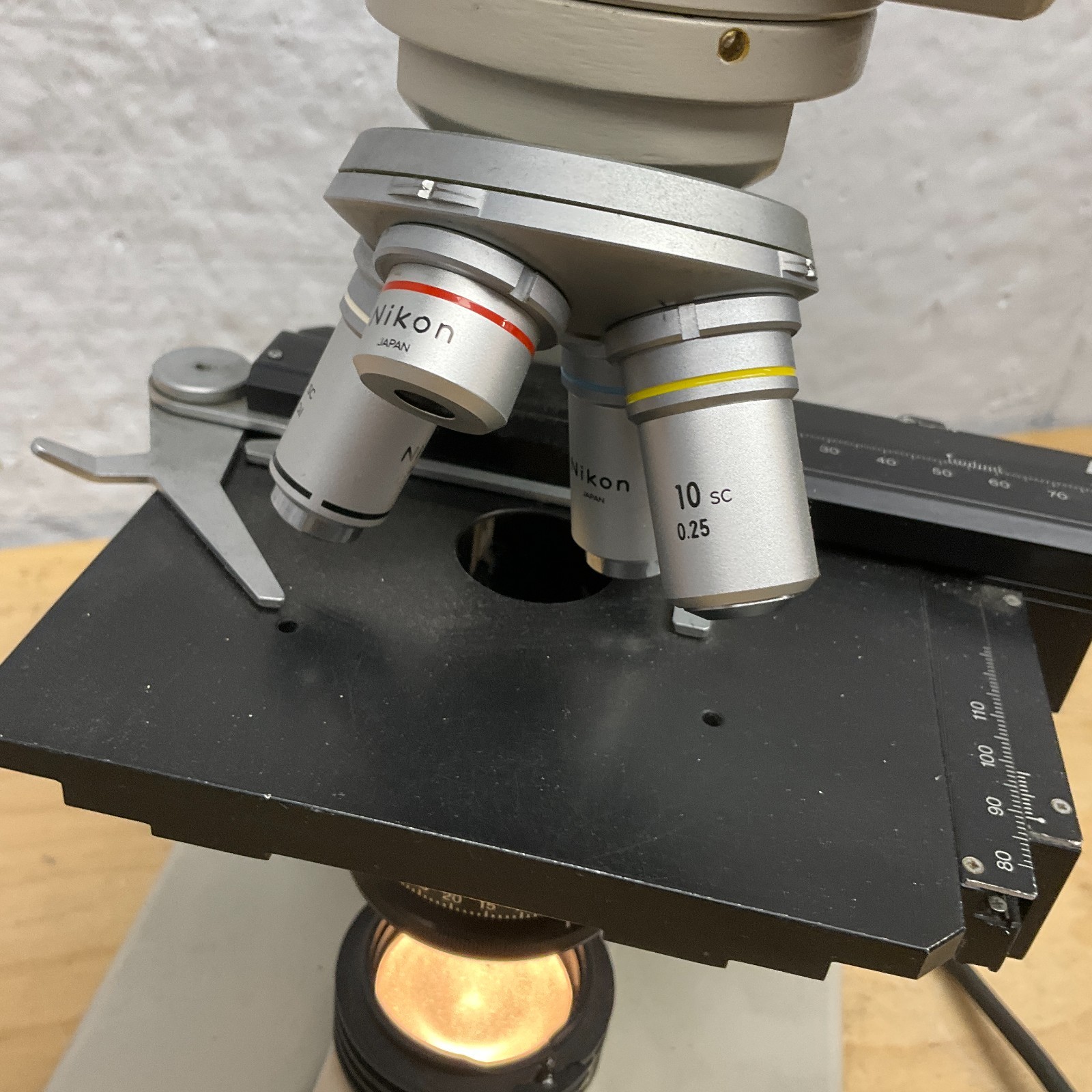 Nikon SC Compound Microscope W/ Objectives, Eyepieces Tested and Working