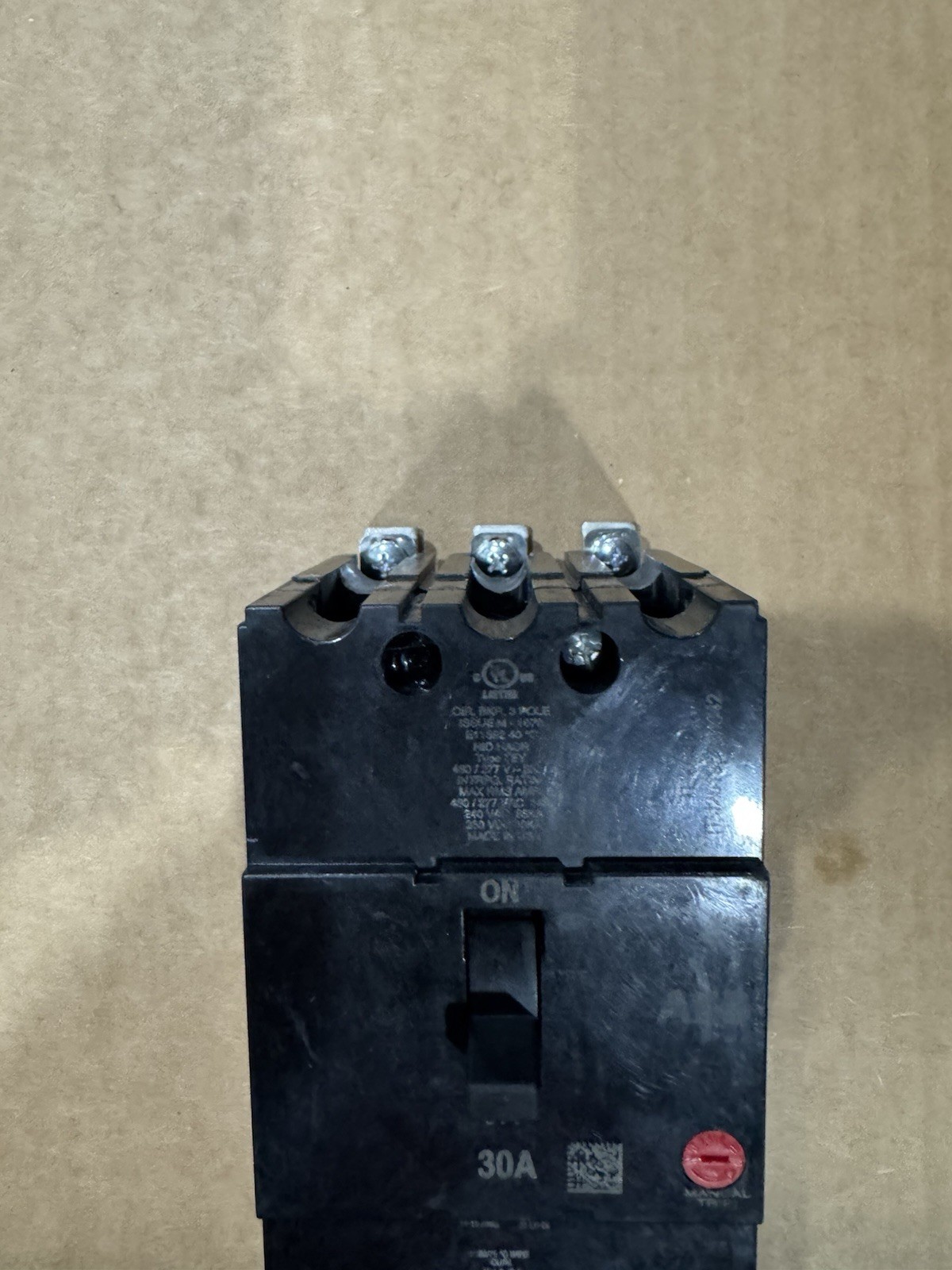 NEW ABB / GE TEY330 30Amp 3-Pole 480/277VAC Bolt-On Circuit Breaker