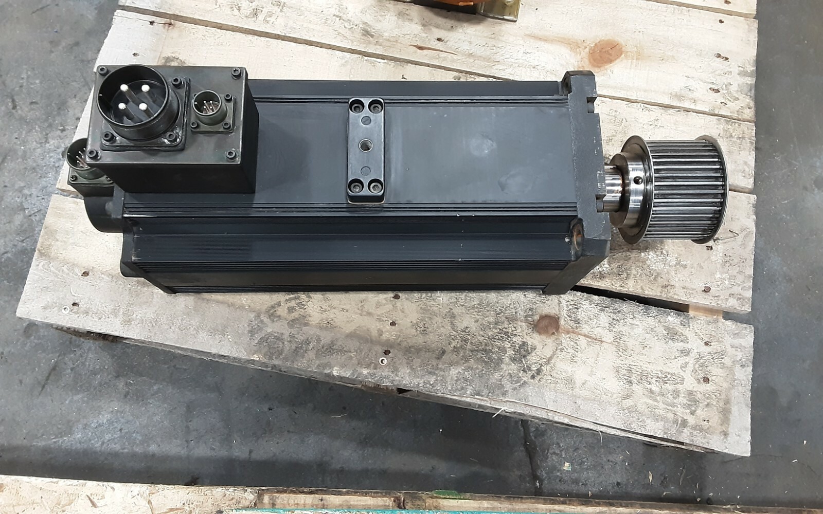 SHIBAURA TOSHIBA AC Servo Motor MGMA732C2GA 200V 1000RPM 7.3KW #121A31PR2