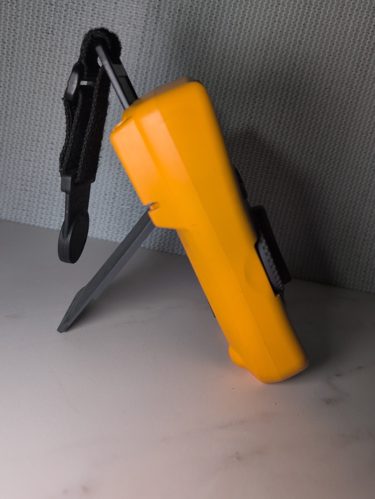 Fluke 115 True RMS Digital Multimeter with Leads