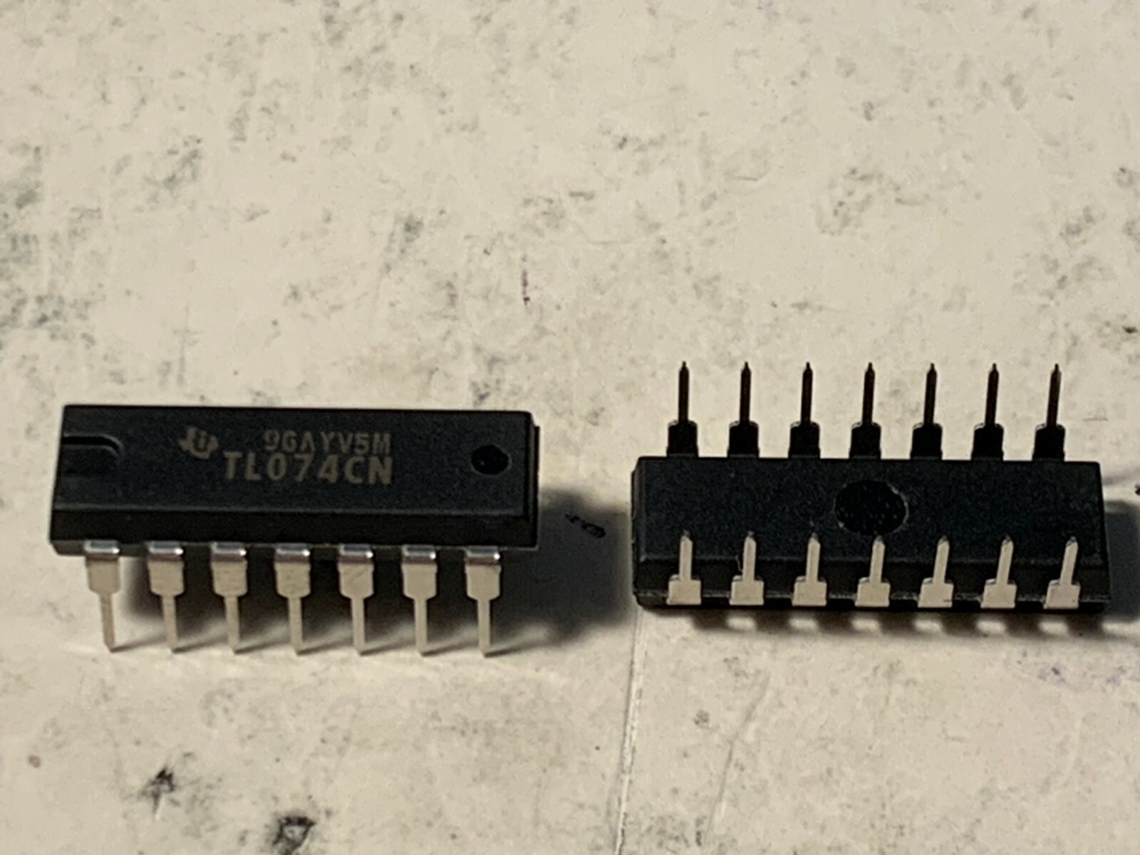 TI IC -TL074CN- Low Noise JFET Quad Op-Amp – DIP-14.