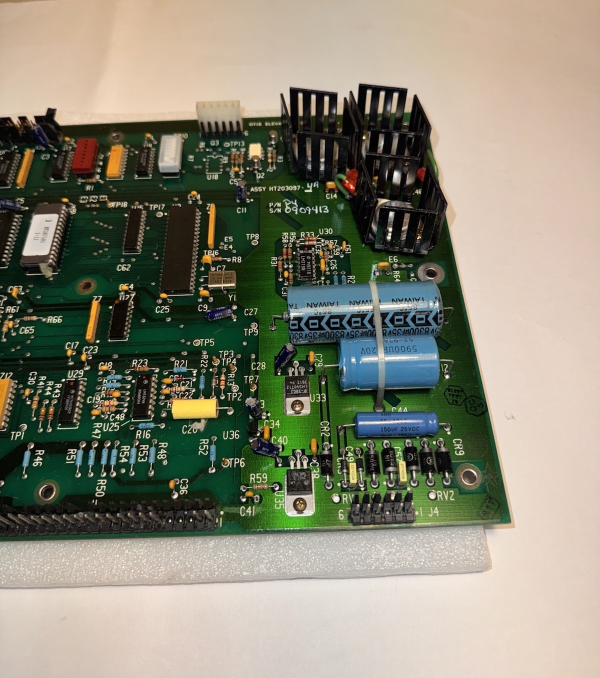 UNITED TECHNOLOGIES 32GB500884 Carrier Board
