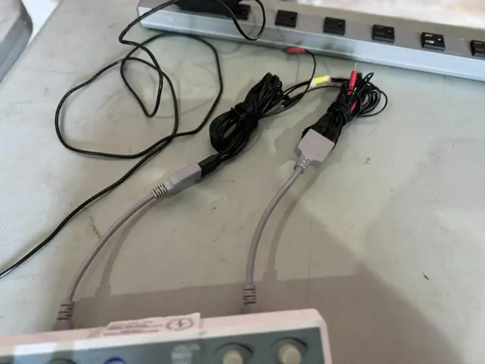 Roscoe Medical Quattro 2.5 Professional Electrotherapy Device