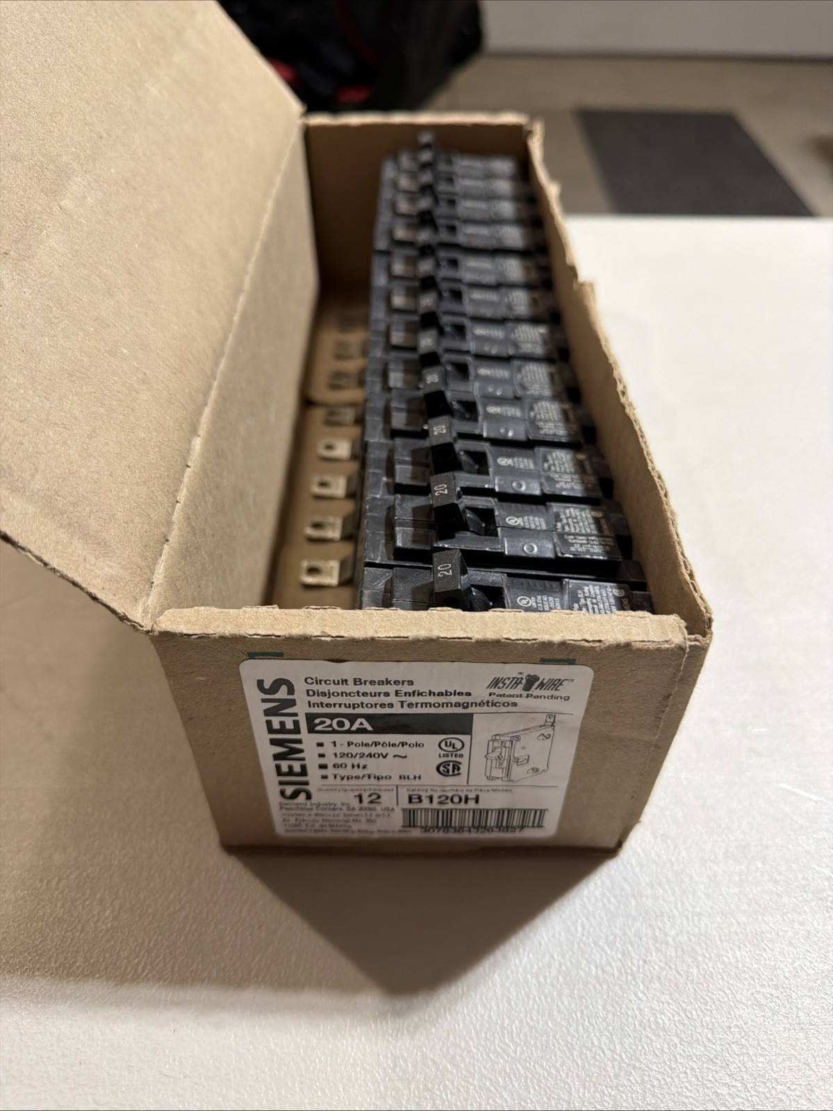 Siemens B120H Circuit Breakers 12-Pack 20 Amp 120 Volt Type BL Bolt On NEW !!!!!