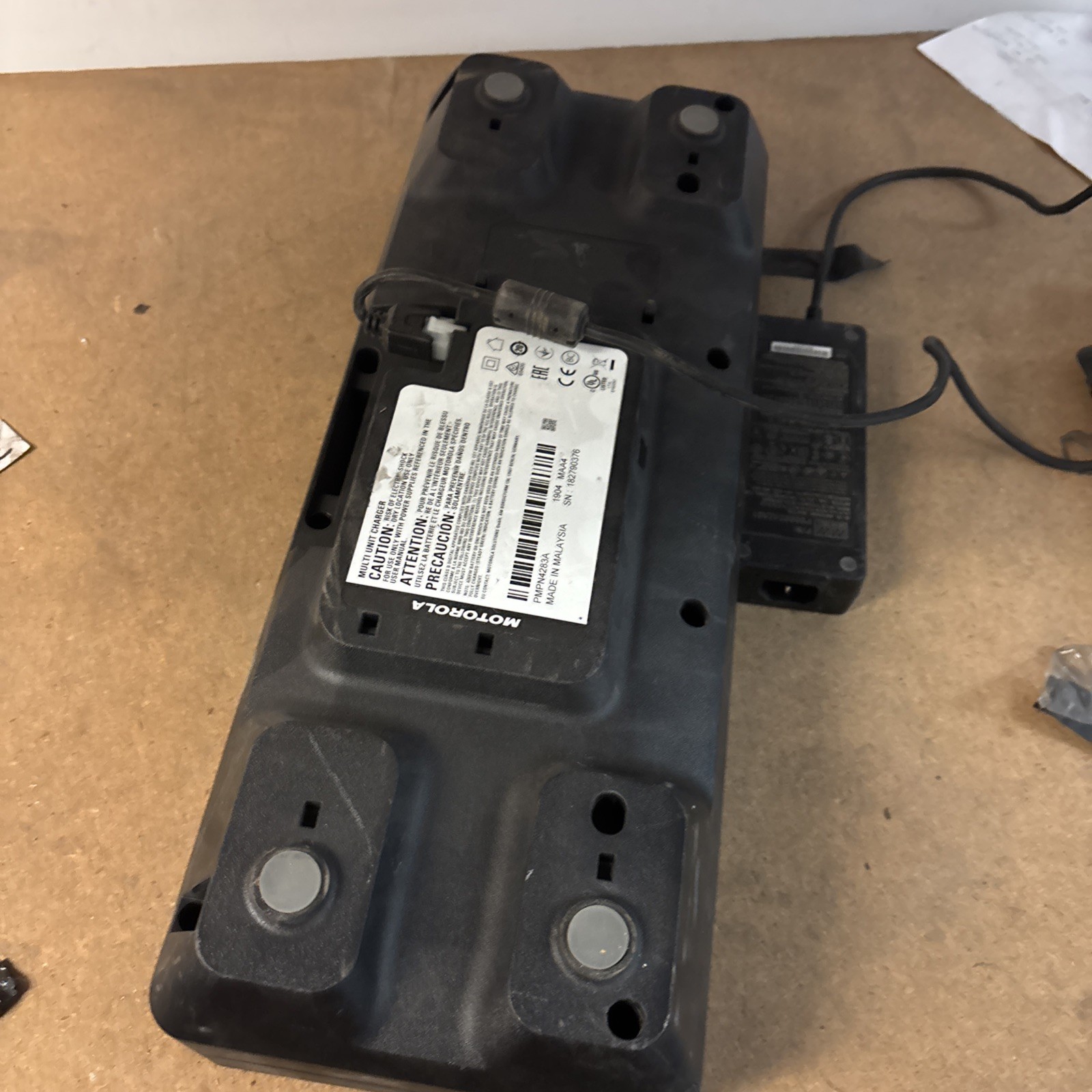 Motorola Impres 2 PMPN4283A Multi-Unit 6 Slot Battery Charger w/ Power Supply