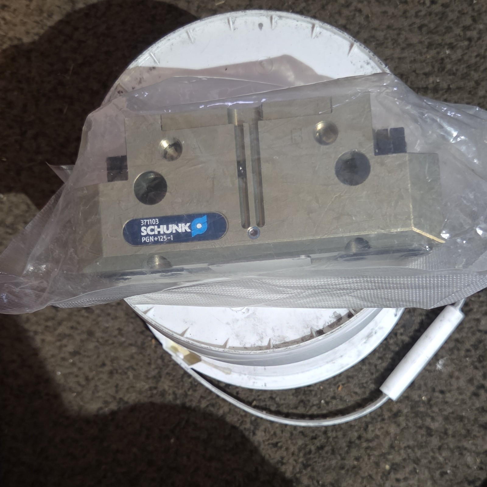 SCHUNK PGN+125-1 Pneumatic Gripper 371103 MPN 371103 PGN+125-1
