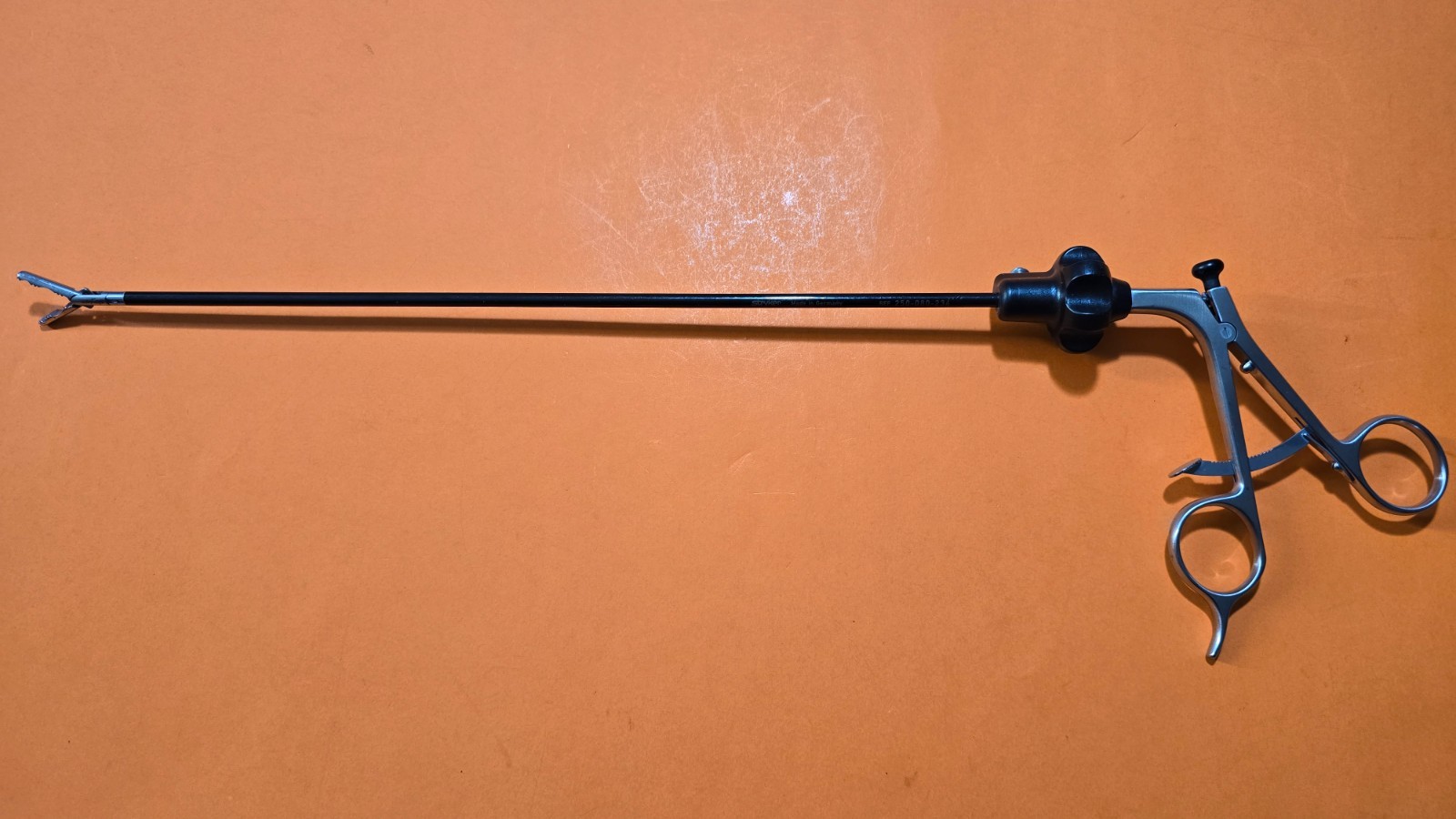 Stryker Laparoscopic Retraction Forceps 5mm x 36cm Ratchet Handle