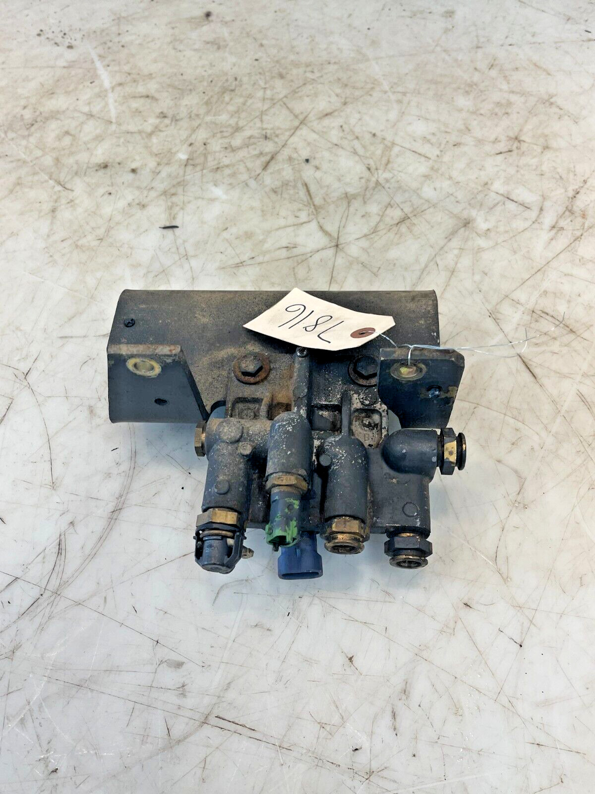 Case IH Patriot 3230 Sprayer Iveco 6.7 Fuel Filter Base 11898756