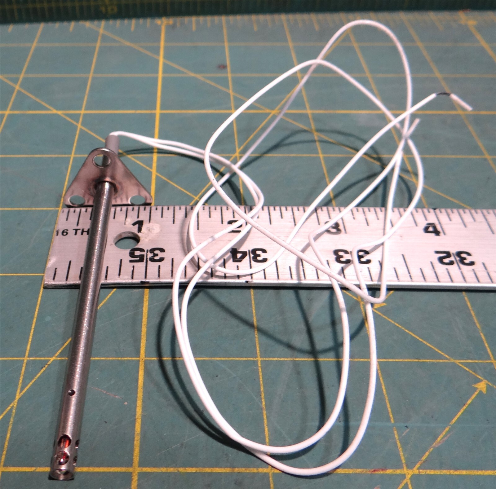 Temperature Element 0-200°F 0-40 psi NSN 6660-01-138-2195 P/N: 13221E9082