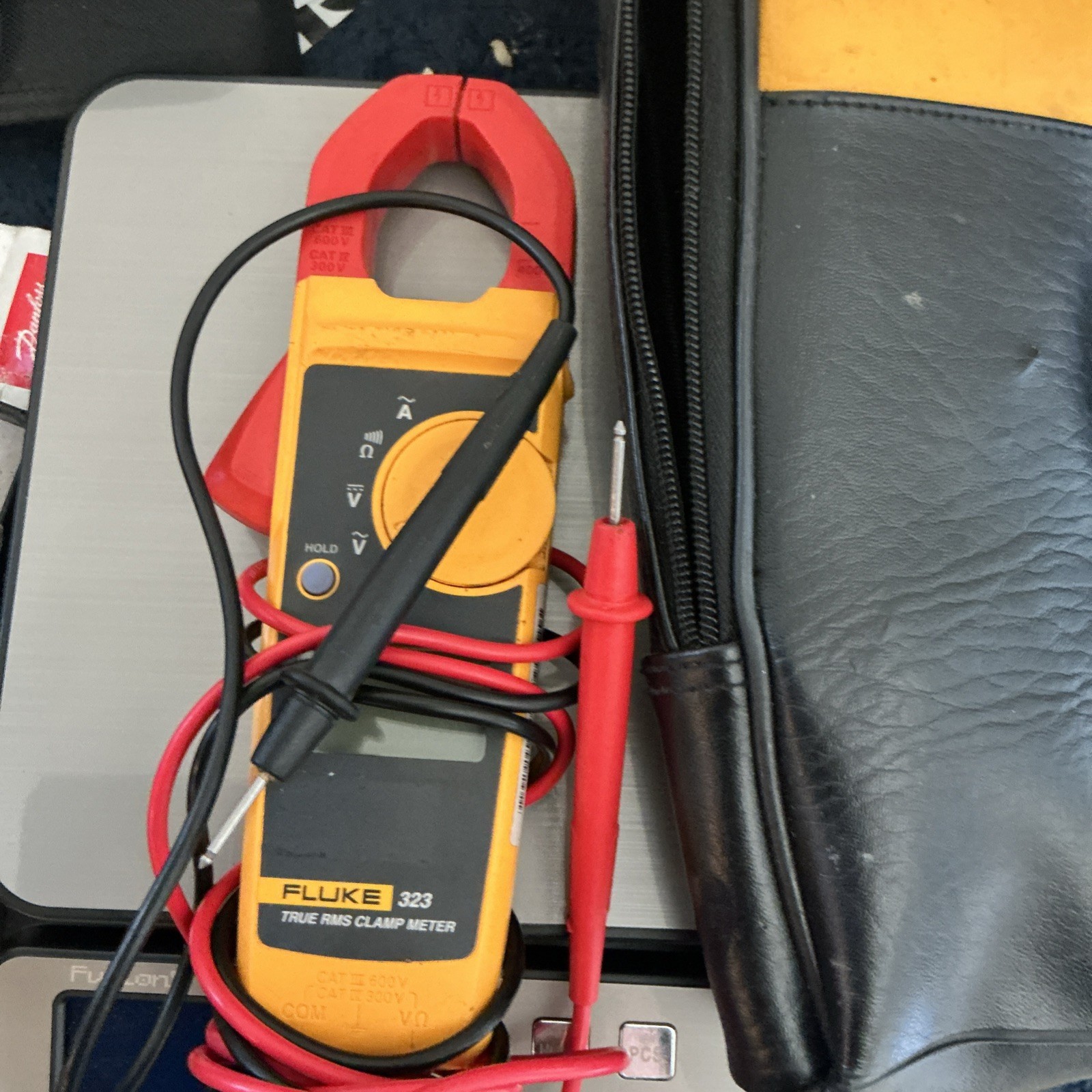 Fluke 323 Clamp Meter With Case Y215