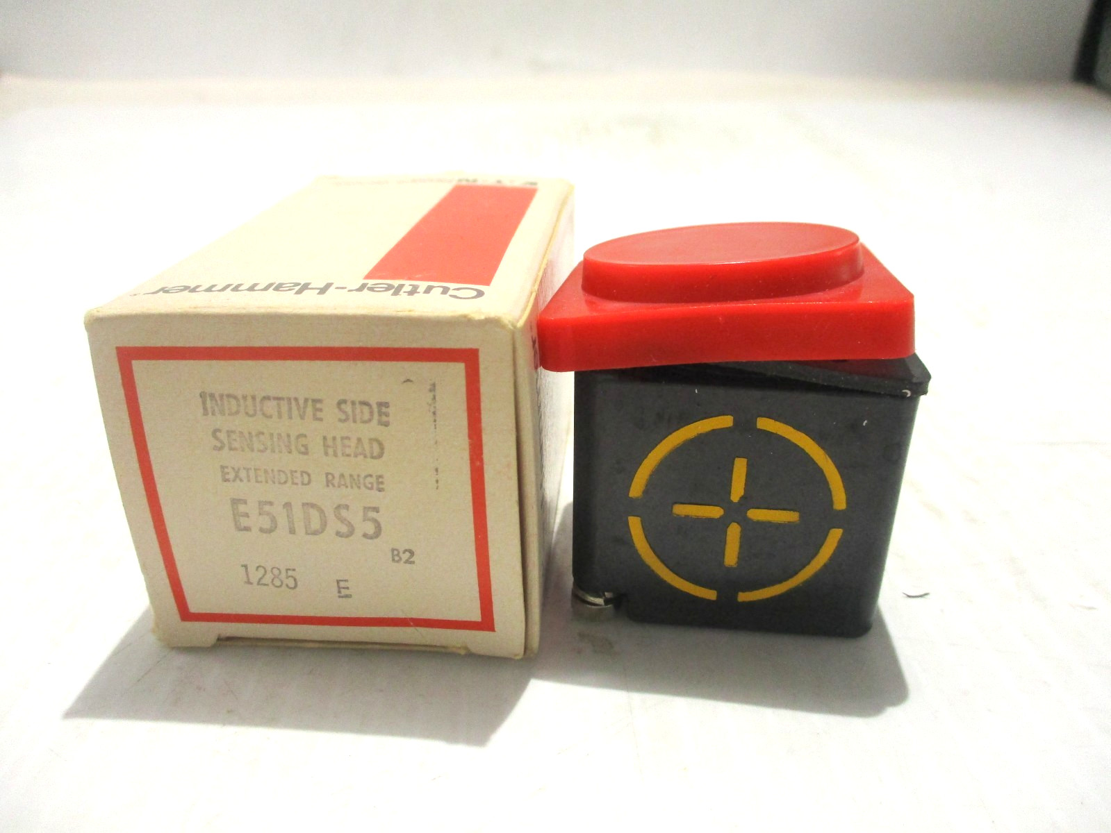 NEW EATON CUTLER-HAMMER E51DS5 INDUCTIVE SENSOR HEAD