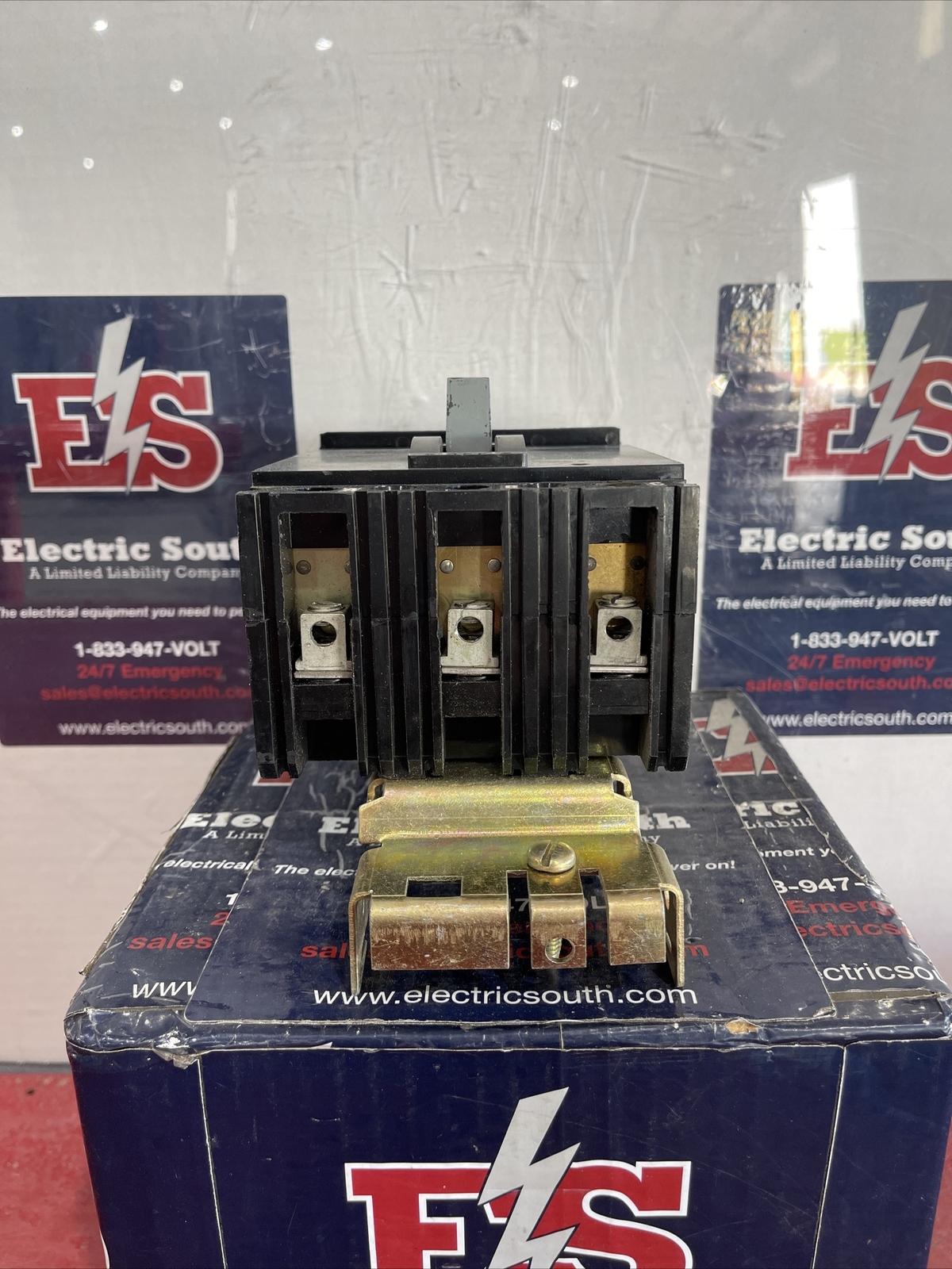 Square D FH36015 Circuit Breaker 15 Amp 600V 3 Pole