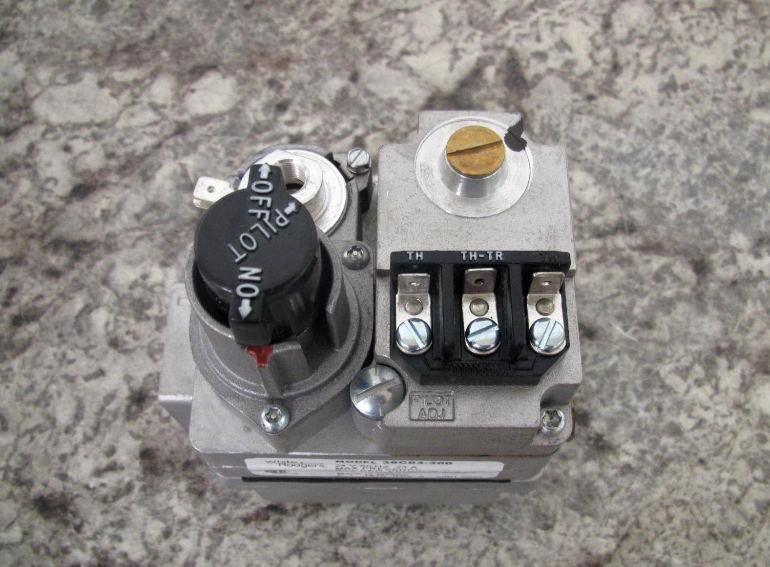New White-Rodgers 36C03-300 1/2″ x 3/4″ Furnace Gas Valve Free Shipping