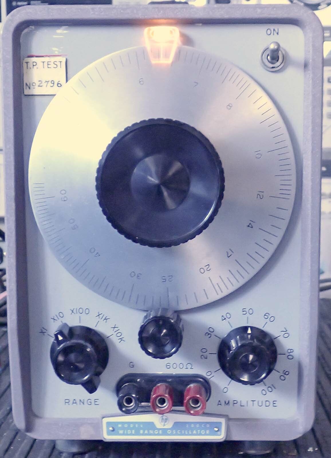 HP 200CD/ AGILENT 200CD WIDE RANGE TUBE OSCILLATOR OUTPUT 600 OHMS LOAD 10V RMS