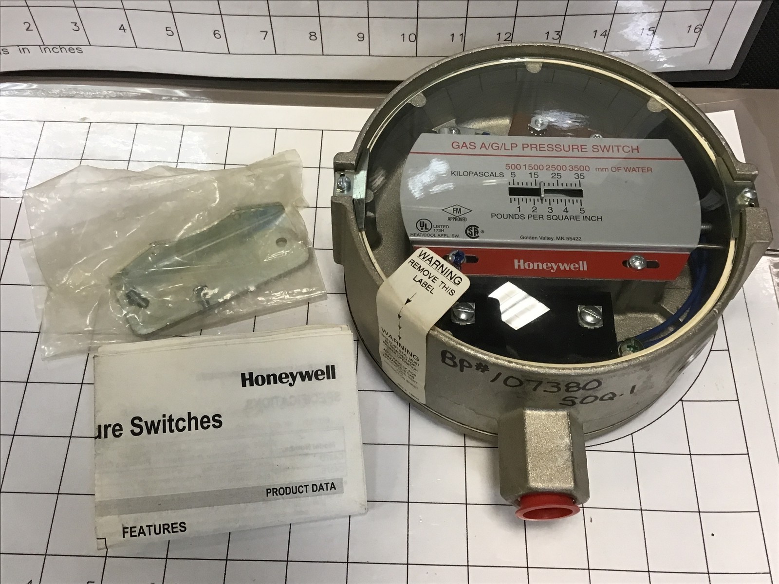 HONEYWELL – C437D 2011 – Gas A/G/LP Pressure Switch, Ratings 120VAC, 240VAC