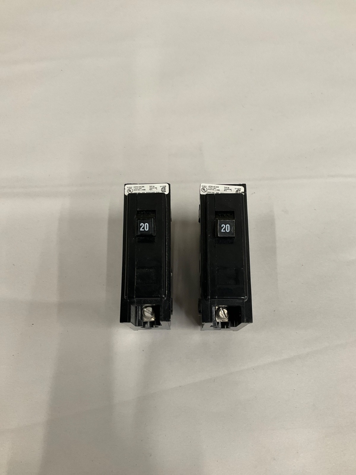 *LOT OF 2* CUTLER-HAMMER 20A CIRCUIT BREAKER 1-POLE 120/240 VOLT AC B120