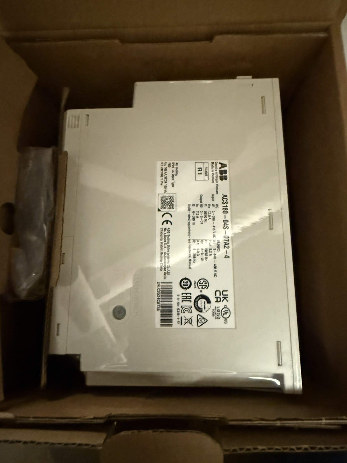 ABB ACS180-04S-07A2-4 – Frequency Drive 3KW IN:7.2A 3-Phase VFD 3HP