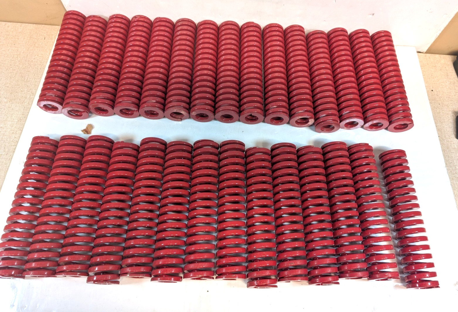 Lot of 29 New DNE 9-2428-26 Heavy Duty Springs
