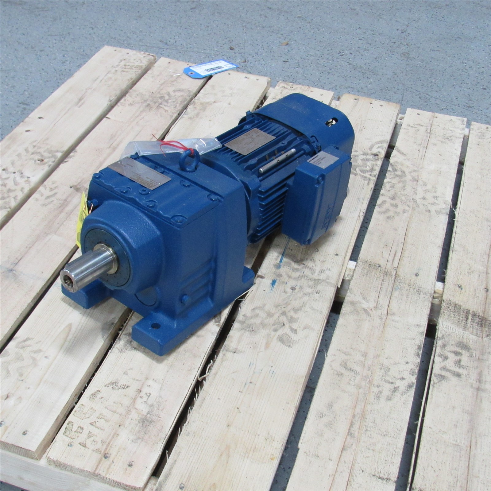 SEW-EURODRIVE GEARMOTOR 1,800 RPM 32.27:1 RATIO 2 HP R67DRE90L4BE2HR/AFQ5