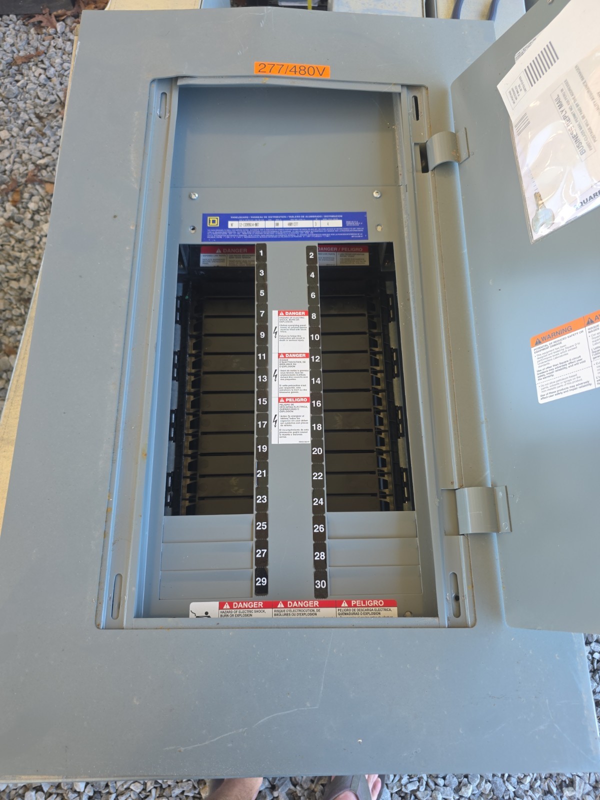 SQUARE D 480/277V 100A 3 PHASE 4 WIRE MAIN LUG PANEL WITH ENCLOSURE AND COVER