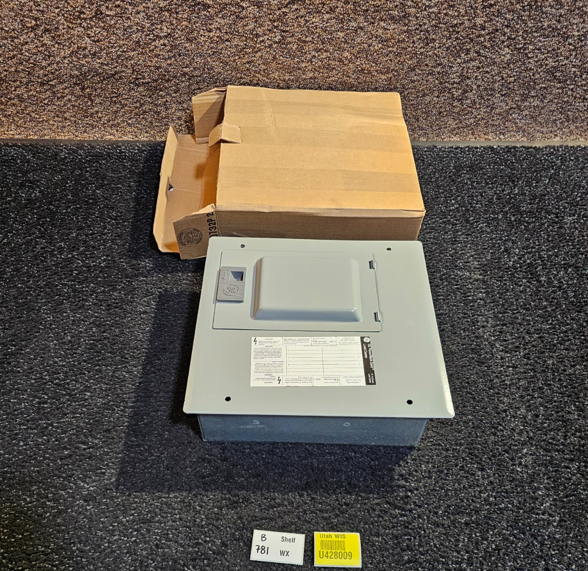 GE TLM812FCUDP 125A 8 Spaces 16 Circuits Main Lug Circuit Breaker Panel Box