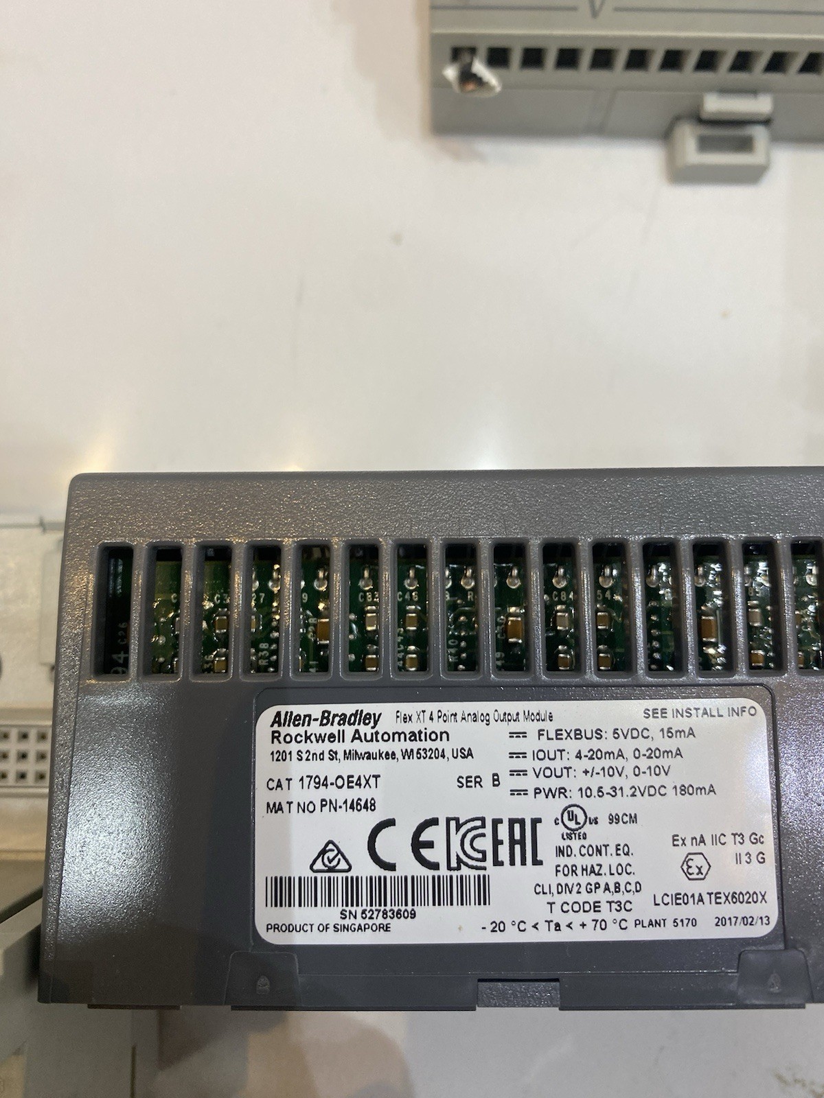 Allen-Bradley FlexI/O-XT Analog 4 Output 1794-OE4XT Ser.B + 1794-TB3