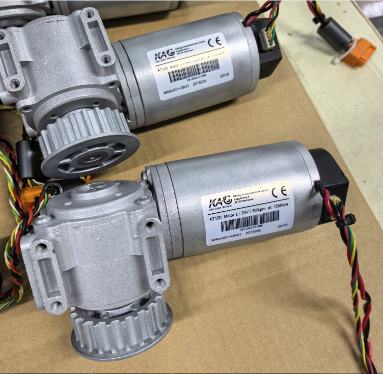 1pcs Elevator accessories Otis AT120 door motor L /24V/200RPM at 105Ncm