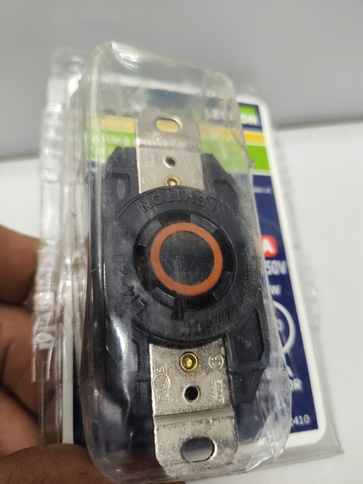 Leviton 3-P,4-W, Single Lock Receptical UPC: 078477845646