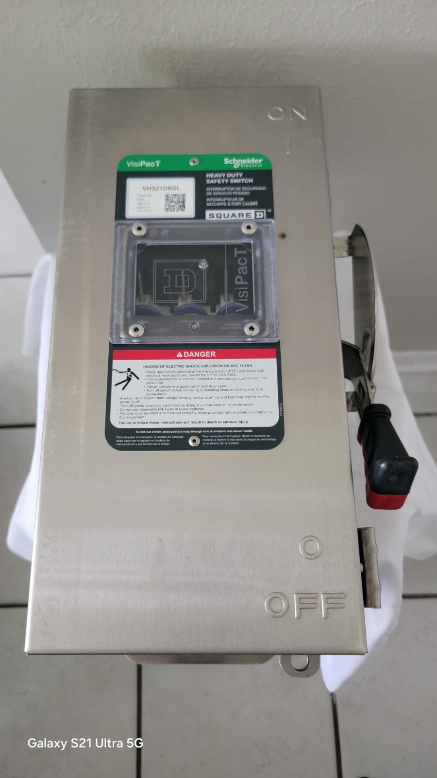 VH321 DSGL Safety Switch 3 Pole 30 Amp 240V New In Box