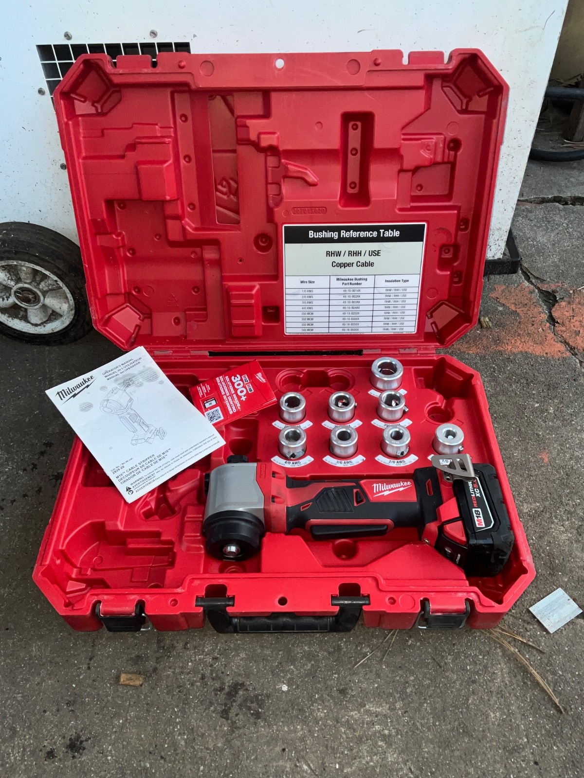 Pelacables Milwaukee 2935-20, batería de 5,0 Ah, 8 bujes de cobre, RHW, RHH,