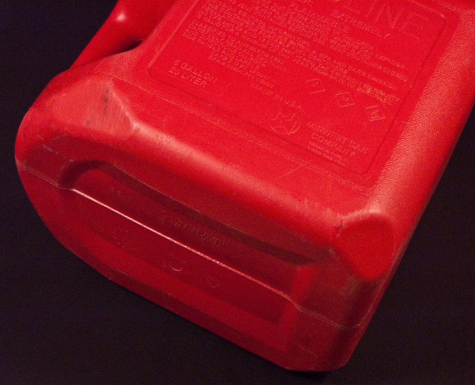 MIDWEST CAN CO. 5 G. (20 L) Plastic Gas Can (5610-4) w/ Smart-Fill Spout (T205)