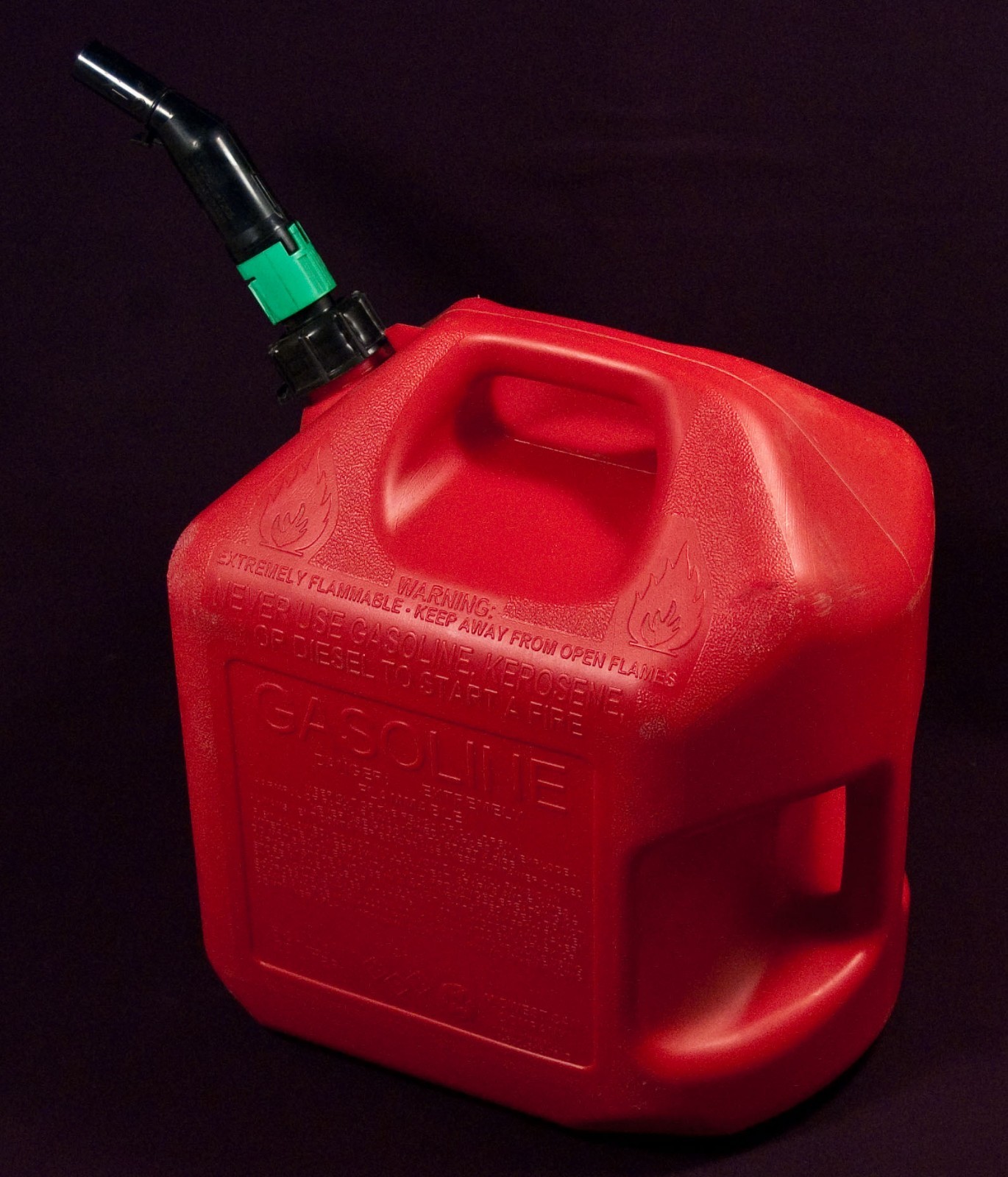 MIDWEST CAN CO. 5 G. (20 L) Plastic Gas Can (5610-4) w/ Smart-Fill Spout (T205)