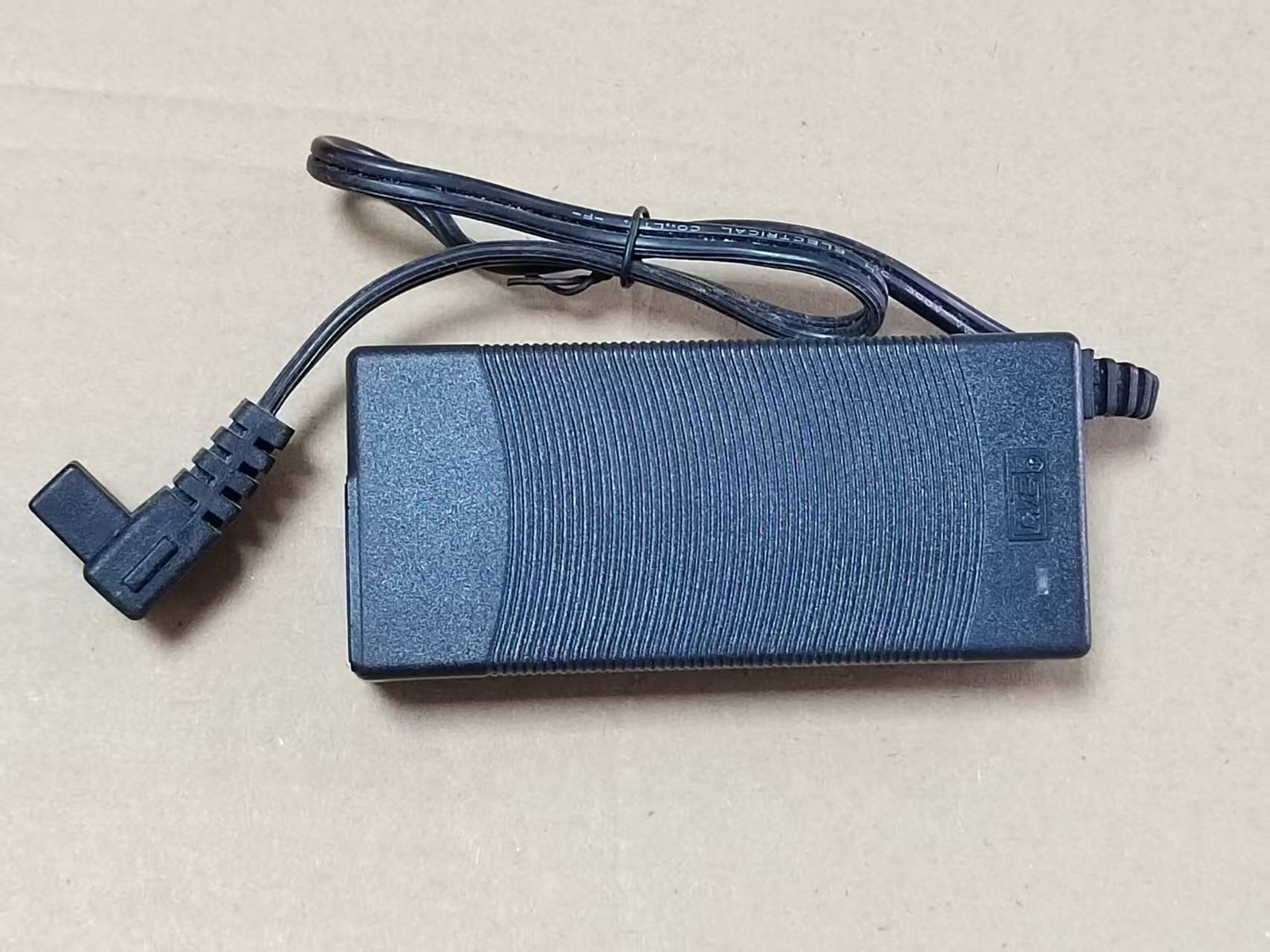 1PCS GM95-145600-D 14.5V 6.0A 87W 12/24V Car Refrigerator Power Adapter