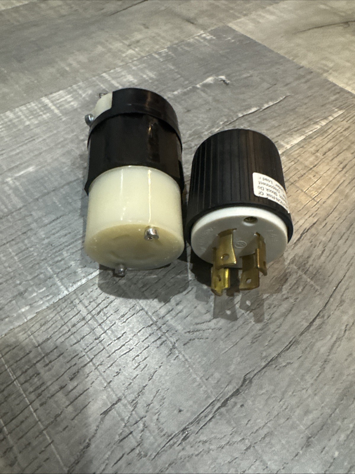 Leviton 078477570005+With Plug