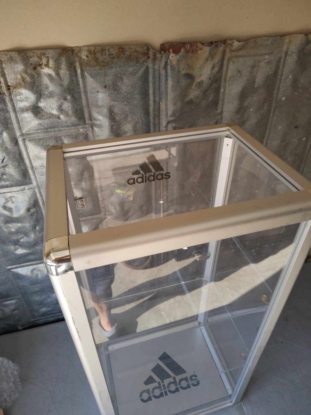 Retail Store Adidas Aluminum Plexiglass Display Case with Shelves Locking